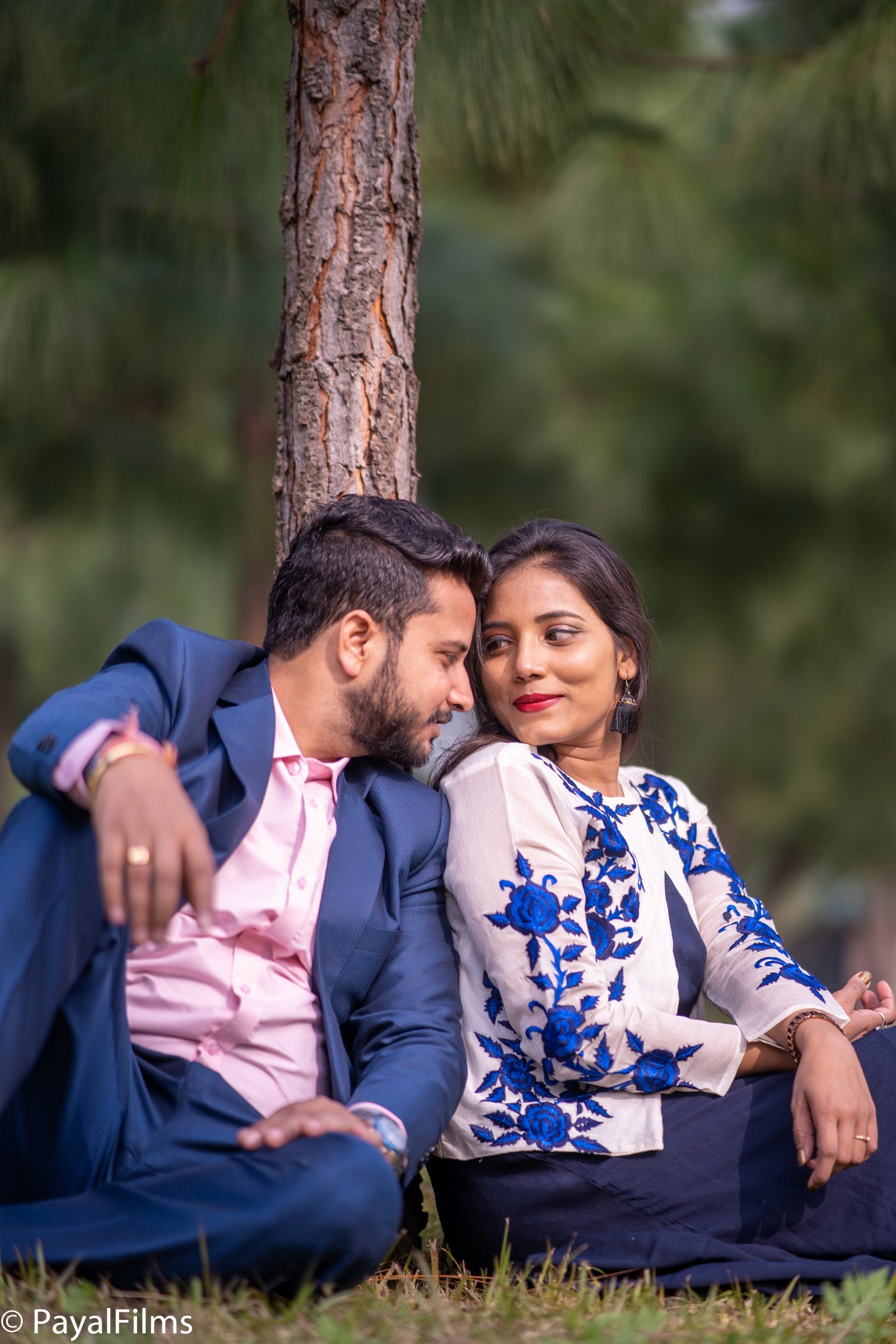 Romantic couple posing inside vintage mirror frame captured by Payal Films in Khagaria.
