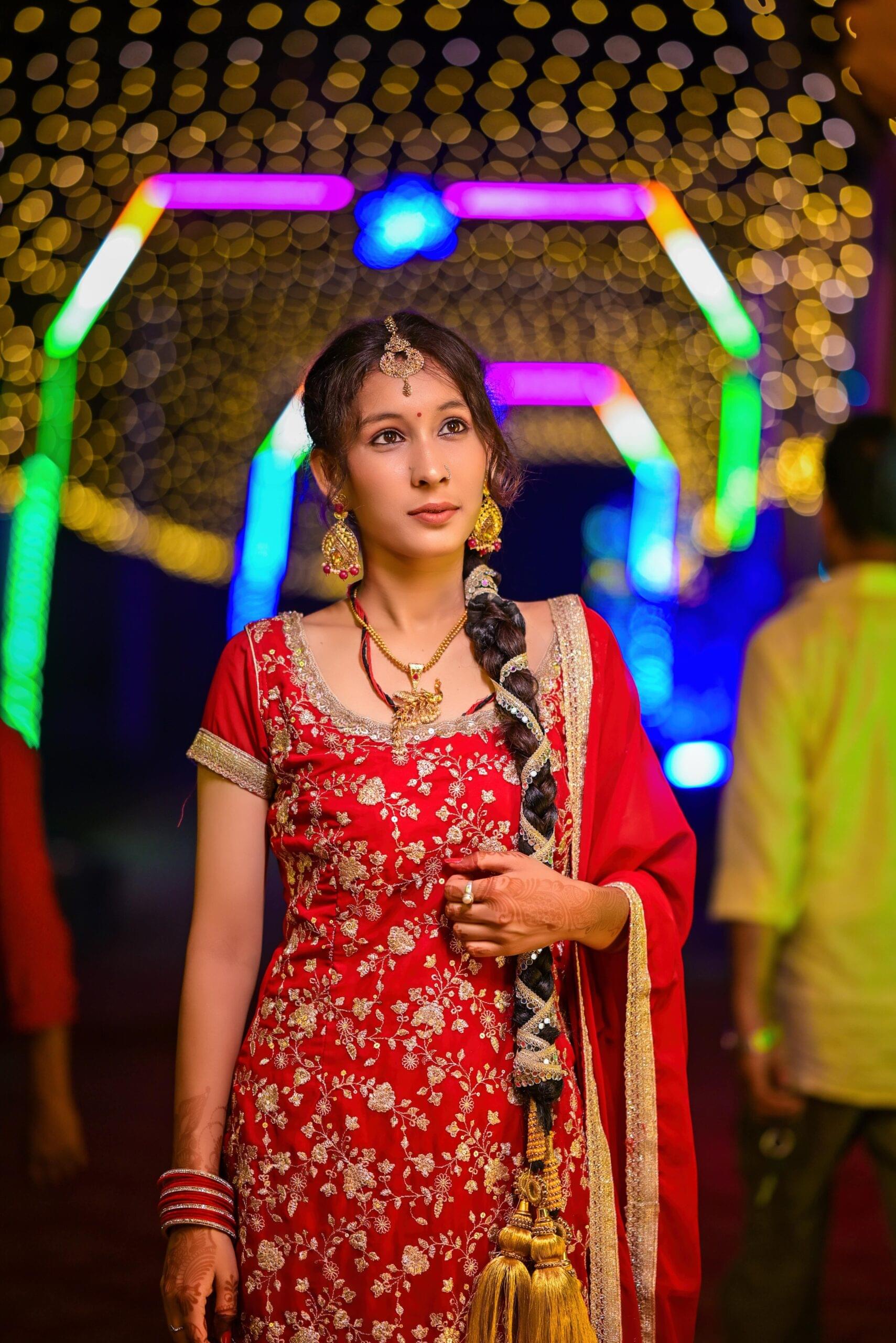 Professional bridal photography Khagaria - traditional bride with complete golden jewelry set by Payal Films